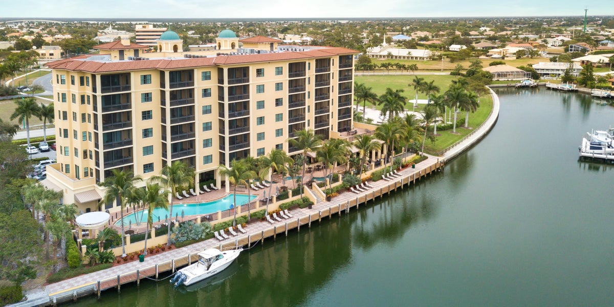 Holiday Inn Club Vacations Sunset Cove Resort Hotel